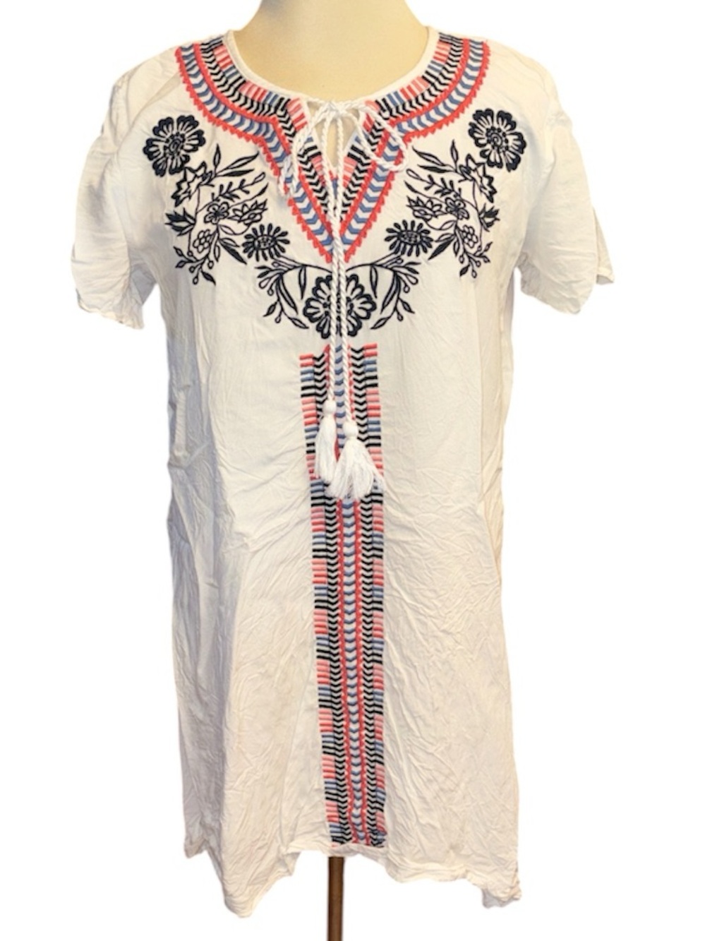 Chic Connection mini dress embroidered designs short sleeves Size Medium